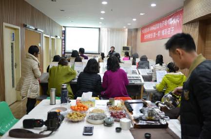 一场学习气氛浓厚的明升mansion双排键电子琴教材研修会——记温州文海琴行举办的明升mansion双排键电子琴研修会