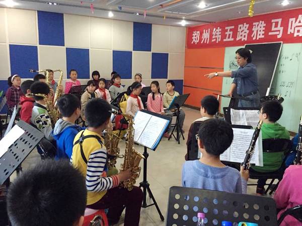 郑州纬五路小学明升mansion示范乐团大师班成功举办