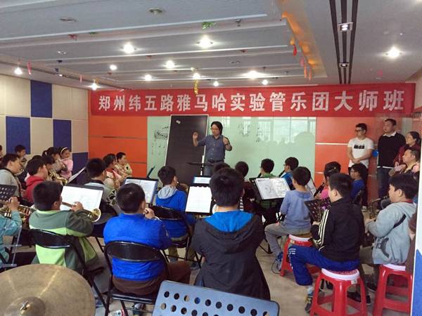 郑州纬五路小学明升mansion示范乐团大师班成功举办