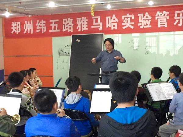 郑州纬五路小学明升mansion示范乐团大师班成功举办
