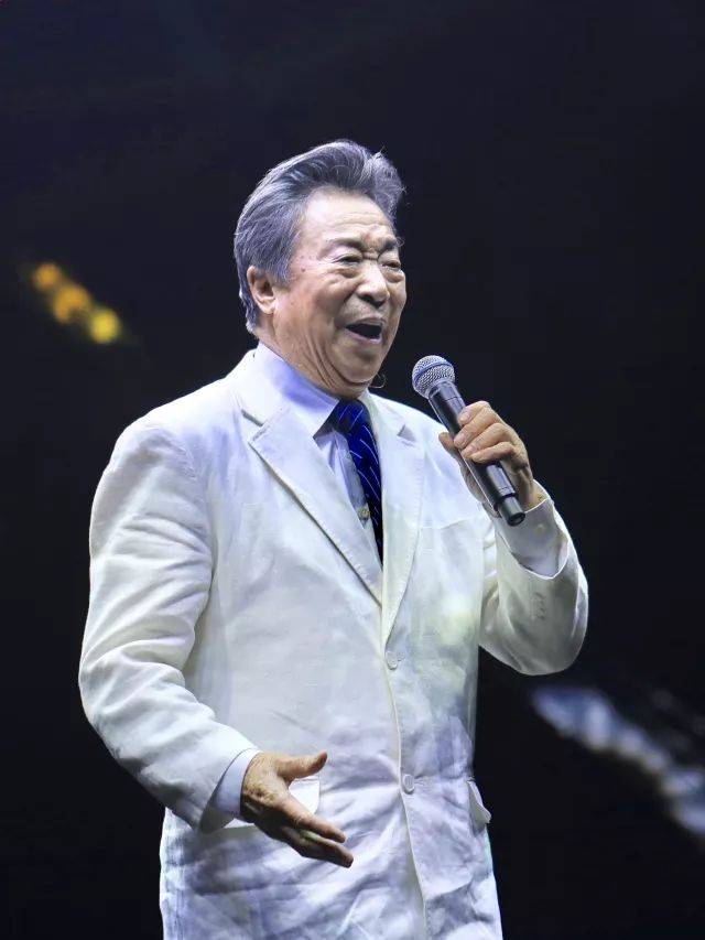 歌声悠扬，唱出时代记忆，琴声悦耳，奏响希望乐章 <br> 2018“我爱你中国?纪念改革开放40周年”经典歌曲上海演唱会圆满落幕
