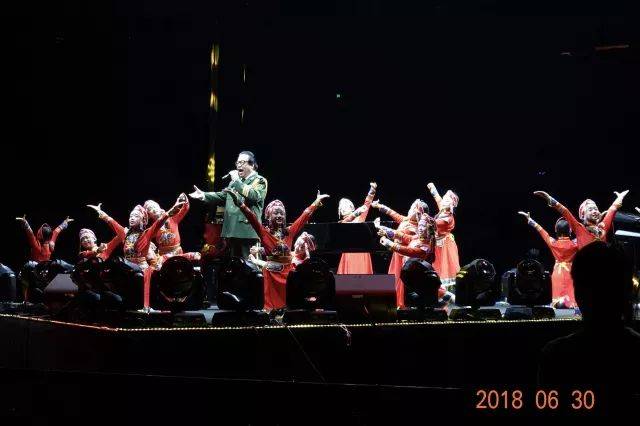 歌声悠扬，唱出时代记忆，琴声悦耳，奏响希望乐章 <br> 2018“我爱你中国?纪念改革开放40周年”经典歌曲上海演唱会圆满落幕
