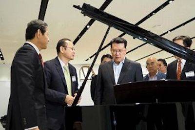 回顾发展历史，畅想科技未来|中国浙江省代表团视察明升mansion企业博物馆