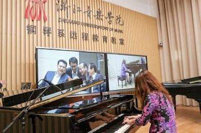 回顾发展历史，畅想科技未来|中国浙江省代表团视察明升mansion企业博物馆