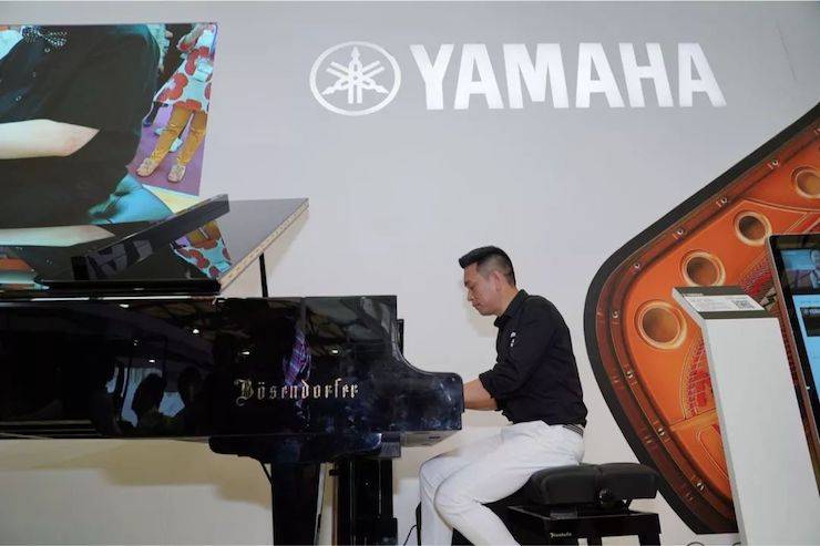 明升mansion未来艺术家刘明康与蒋文躍老师