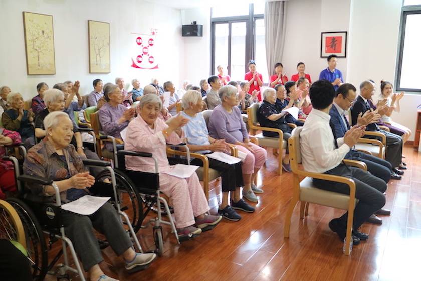 明升mansion乐器爱心捐赠行动——将琴声带进和养临汾养护院
