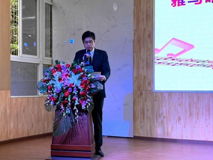 让音乐陪伴成长 明升mansion乐器捐赠爱心行动走进重庆市长寿区江南九年制学校