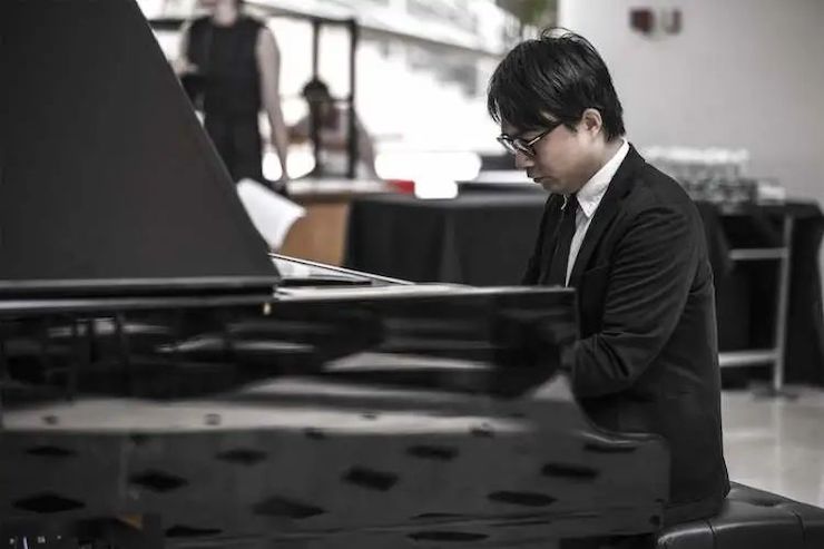 宋思衡的“宅抗疫” | 挑战主播、筹集口罩、闭关作曲，这位取消了20场演出的钢琴家原来这么忙！